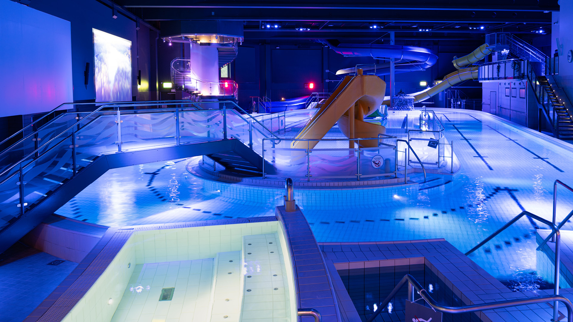 Peurungan kylpylän altaita.