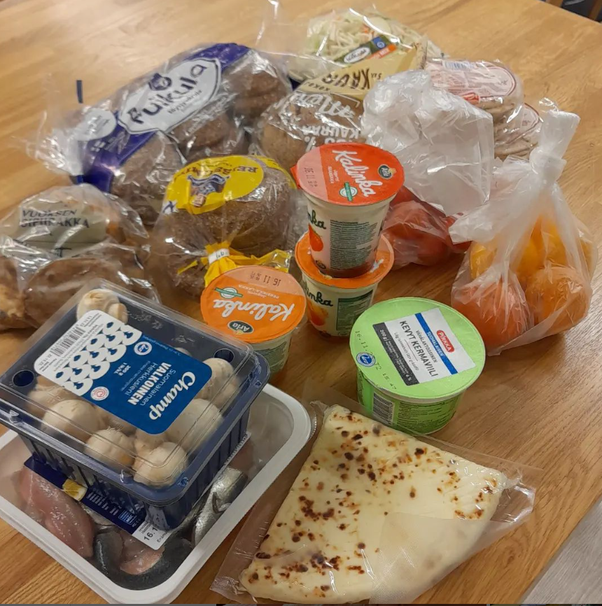 Esimerkki kassin sisällöstä. Sisältö vaihtelee!